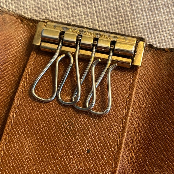 Authentic LV Key Holder - Picture 8 of 9